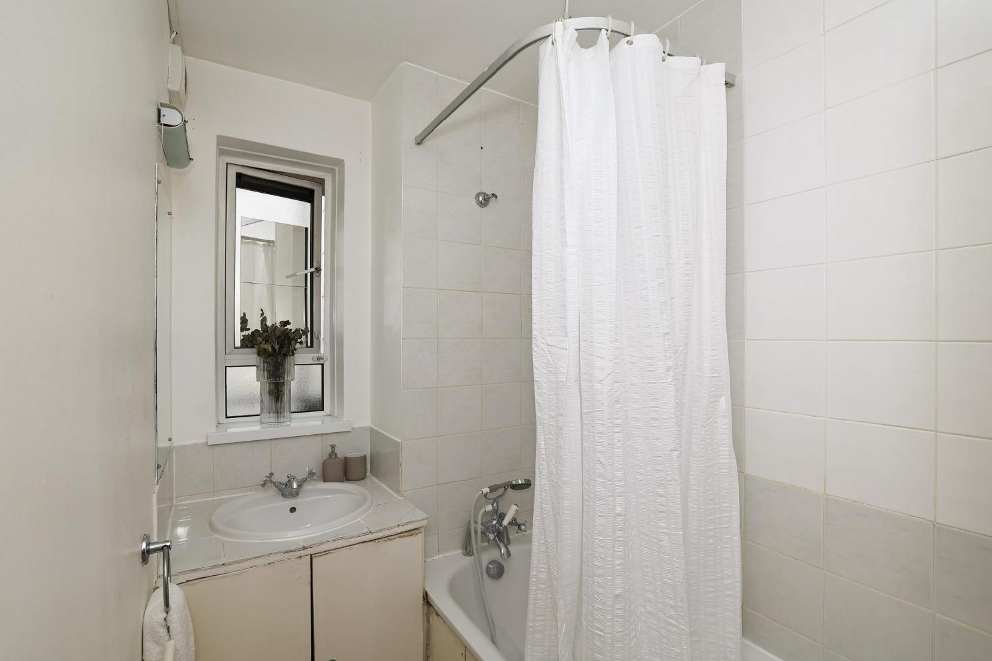 Spacious 2 Bedroom In Holborn * London