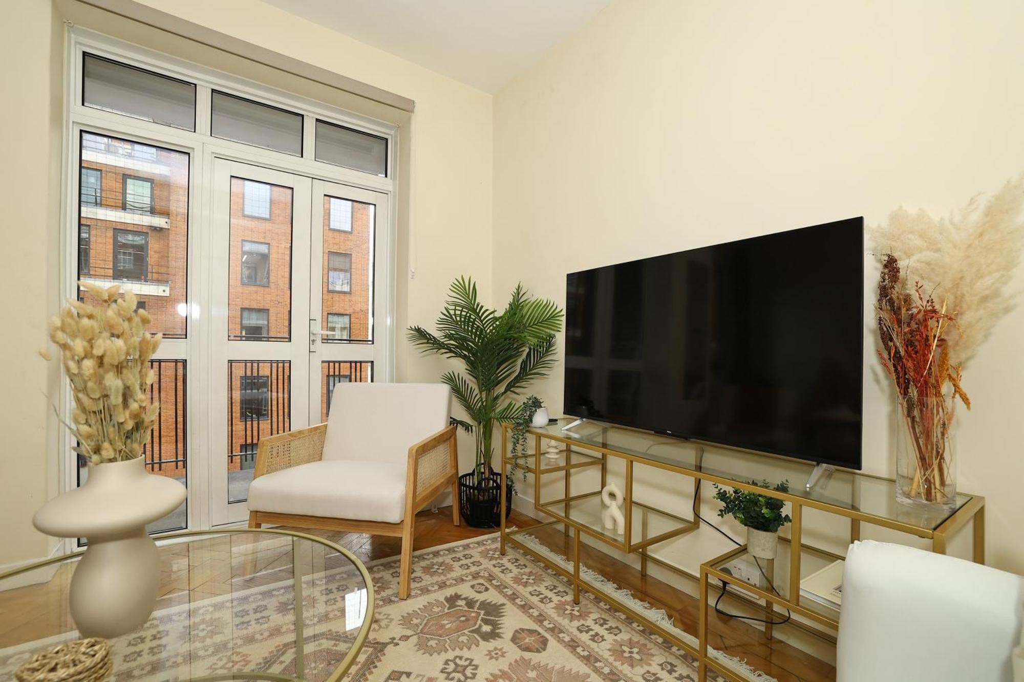 Spacious 2 Bedroom In Holborn Apartment *